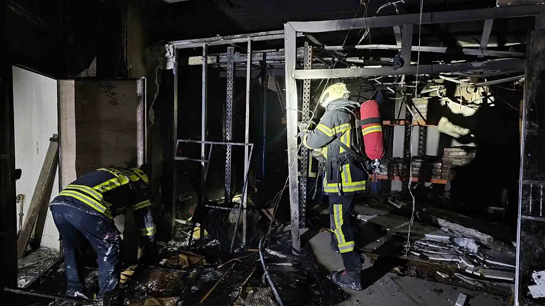 Kayseri'de mobilya mağazasındaki yangında duman hafızlık okuluna sızdı: 5 öğrenci zehirlendi