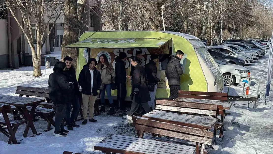 Kayseri'de öğrencilere sıcak çorba ikramı