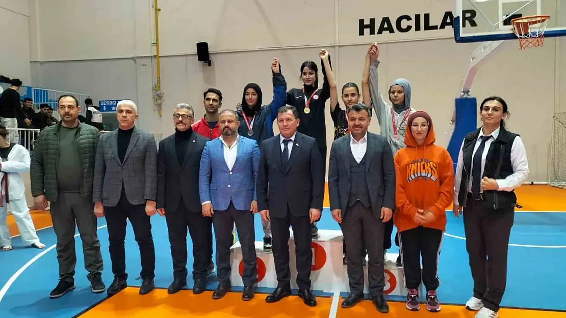 Kayseri'de Okullar Taekwondo Şampiyonası yapıldı