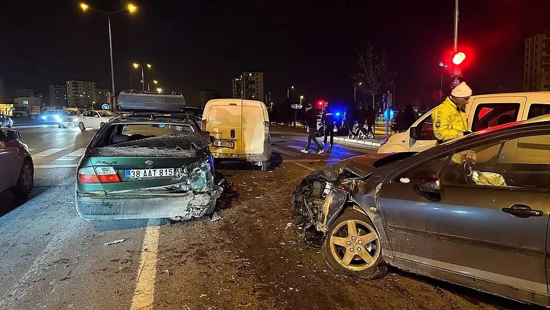 Kayseri'de zincirleme kaza: 1 yaralı