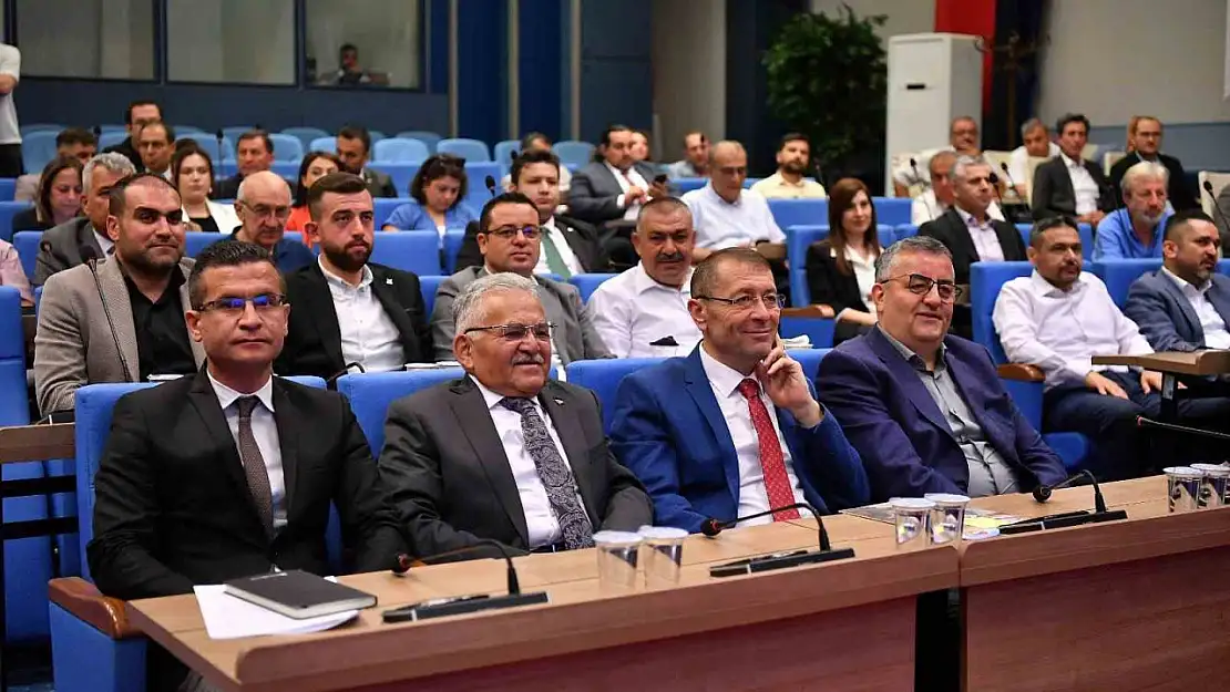 Kayseri'yi Geleceğe Hazırlayan Başkan Büyükkılıç, Kent Konseyi'nde projelerini anlattı