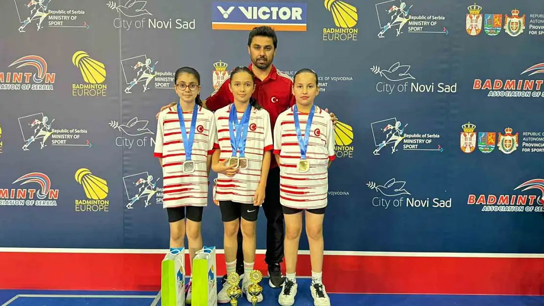 Kayserili Badmintoncular Sırbistan'da madalyaları topladı