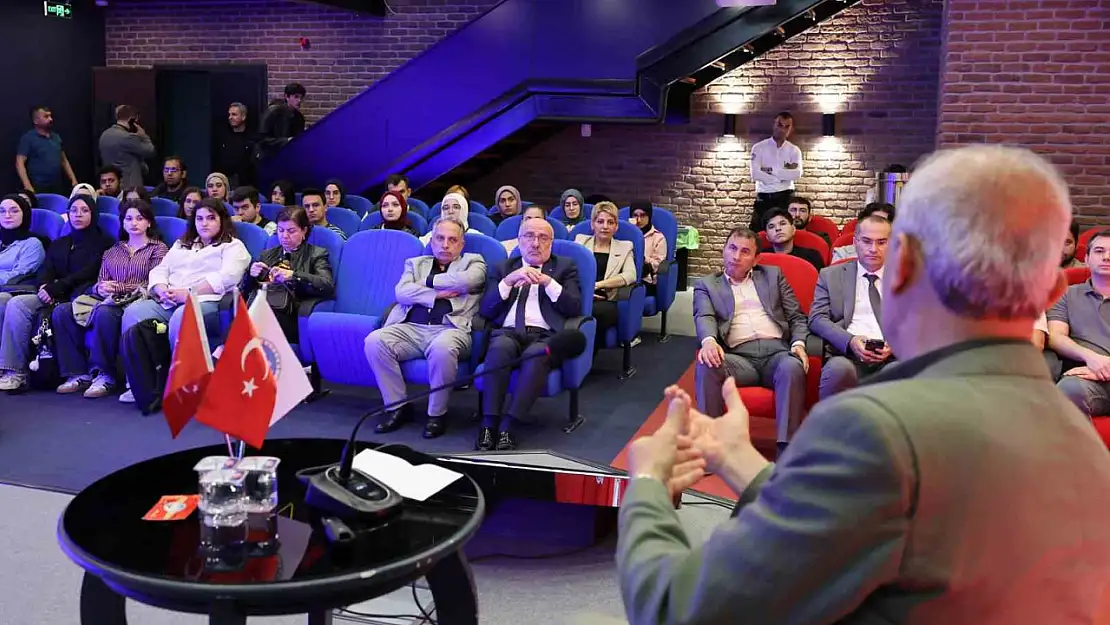 KAYÜ'de 'Yapay Zekâ ve ABC: Bilimde Yeni Krallık ve Kraliçesi' konferansı düzenlendi