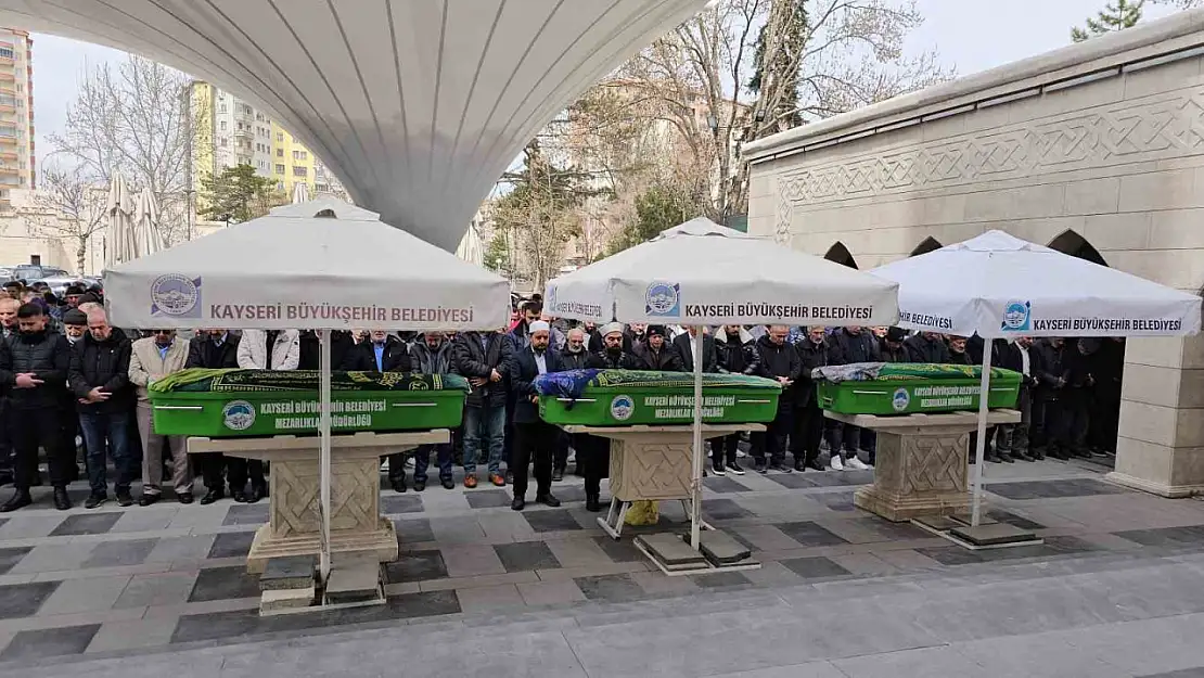 Kızı tarafından defalarca bıçaklanarak öldürülen anne son yolculuğuna uğurlandı