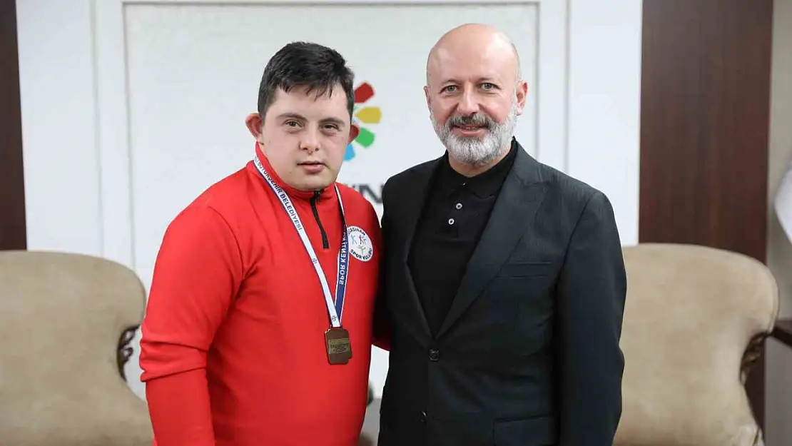 Kocasinan Sporcusu Mehmet Taşdemir, Down Futsal Avrupa Şampiyonası için hazırlanıyor