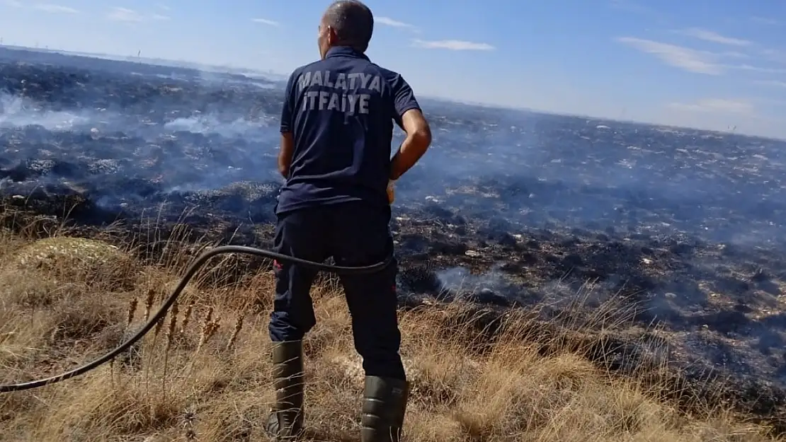 Malatya'da iki ayrı noktada anız yangını