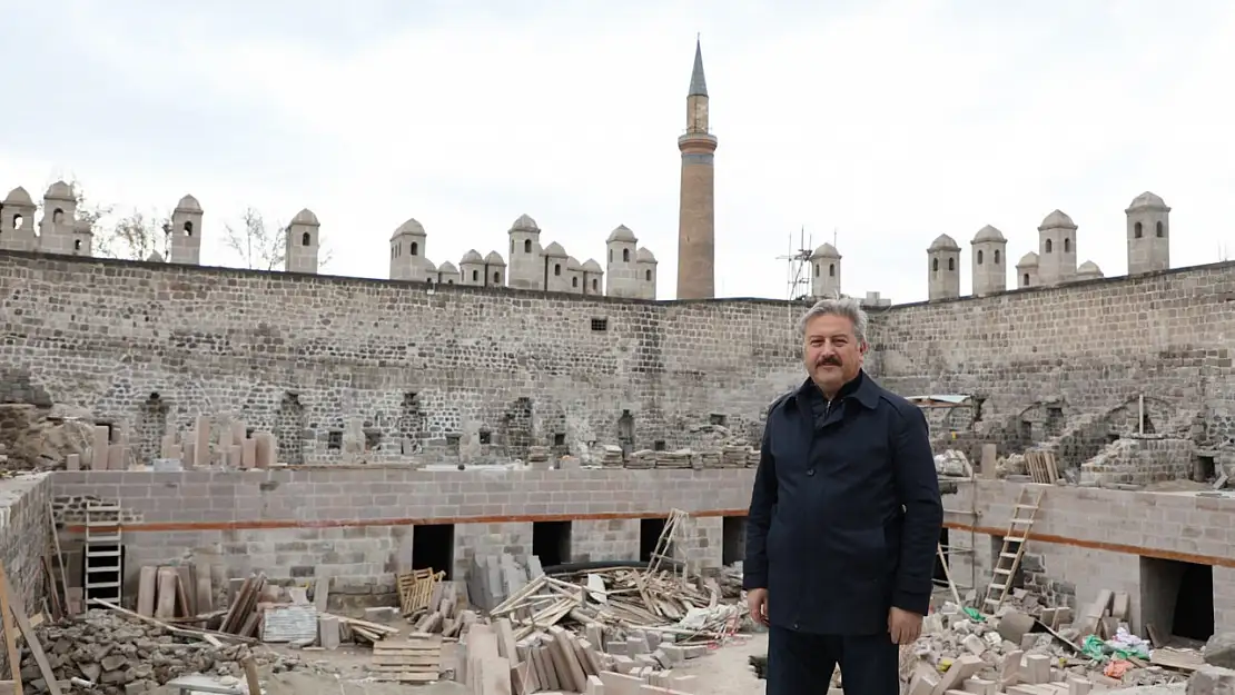 Melikgazi Belediyesi tarihe ışık tutuyor