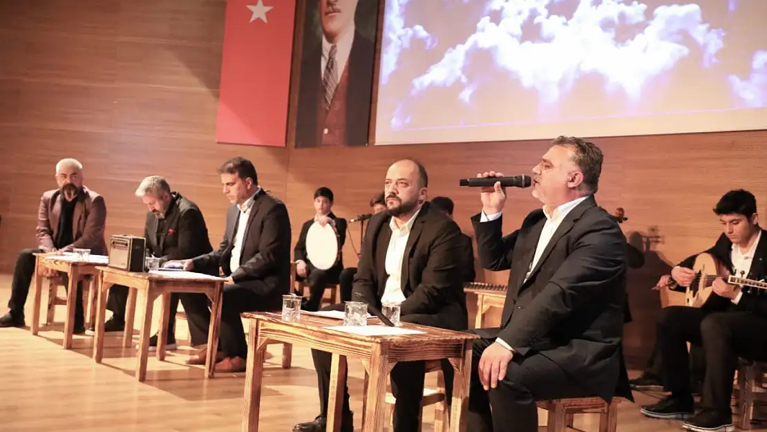 Melikgazi'den anlamlı aile ve kahramanlık şiir dinletisi