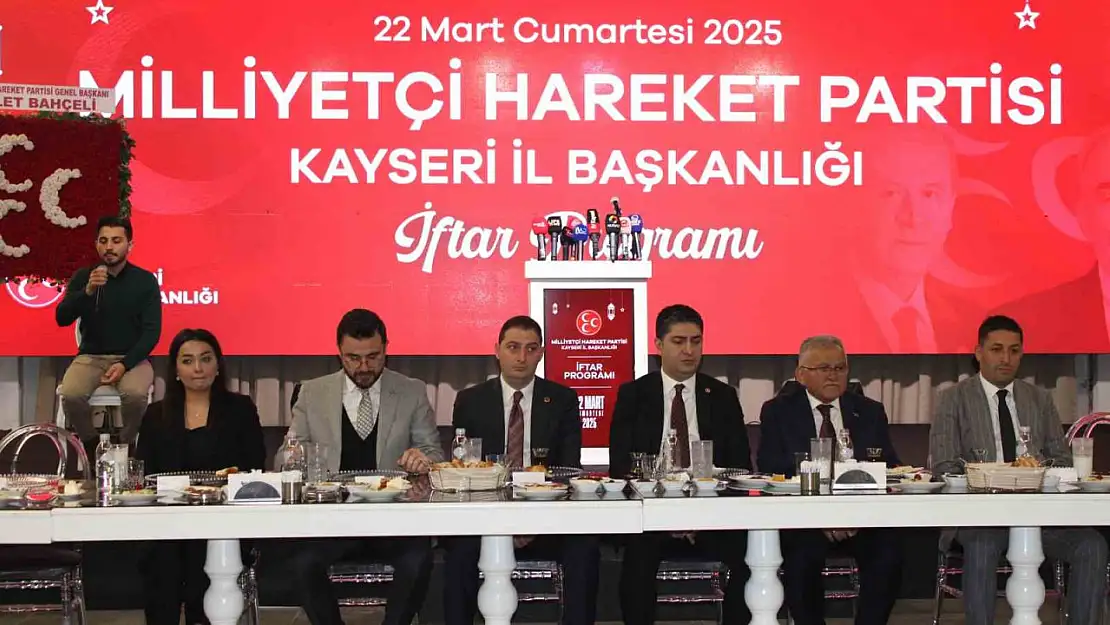 MHP'li Özdemir: 'Hukukun üzerine düştüğü gerçeklik İstanbul'daki CHP'li belediyelerin millete ait 560 milyar TL'lik tutarın birilerinin kasalarına gittiği gerçeğidir'