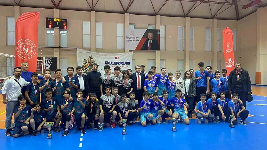 Okul Sporları Voleybol Yıldız Erkek ve Kız maçları sona erdi