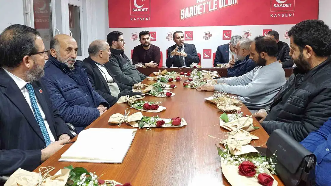 Saadet Partisi'nden aile değerlerine vurgu: Eşlere çiçek sürprizi