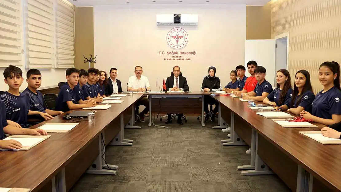 Şampiyon sporculardan İl Sağlık Müdürü Erşan'a ziyaret