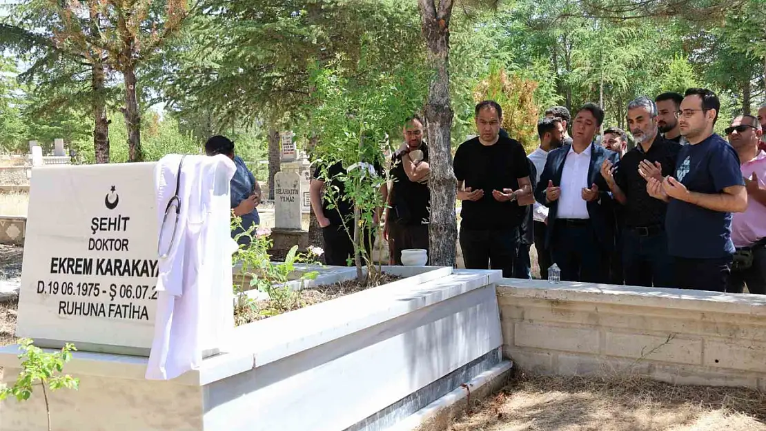 Şehit Dr. Ekrem Karakaya dualarla anıldı
