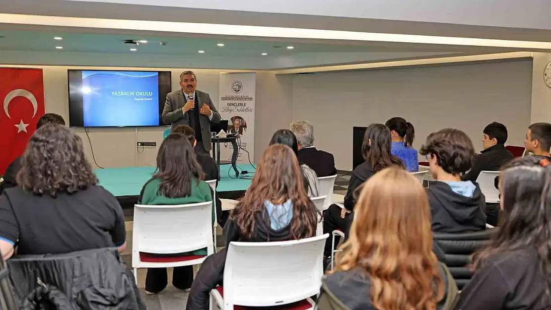 Talas'ın Yazar Okulu Seminerleri bir ayı doldurdu