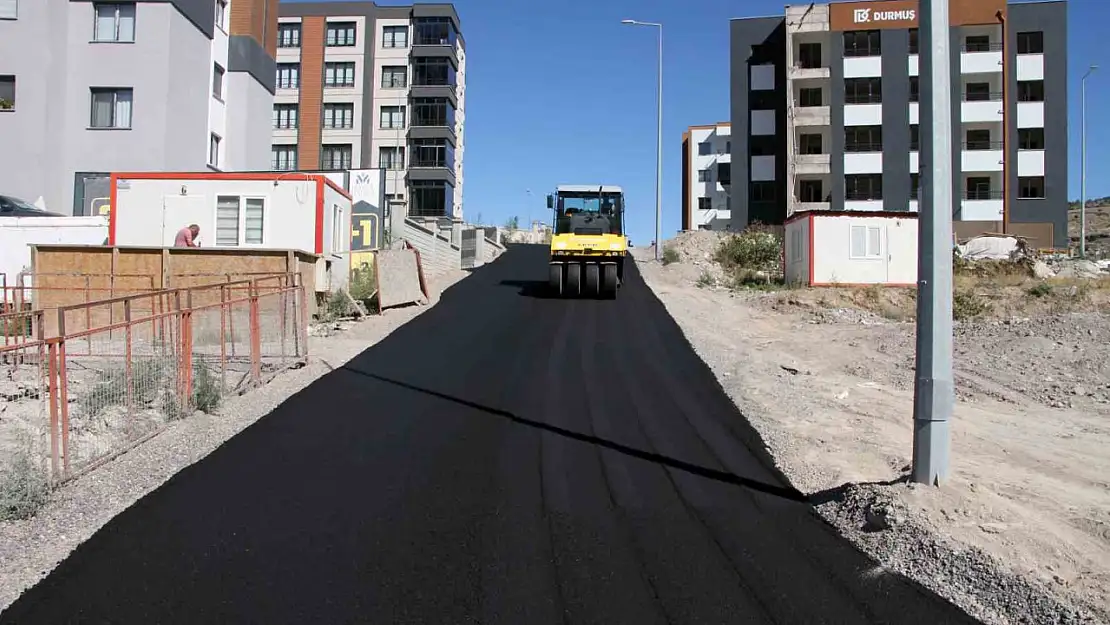 Talas'ta sonbahar asfaltı hız kesmiyor