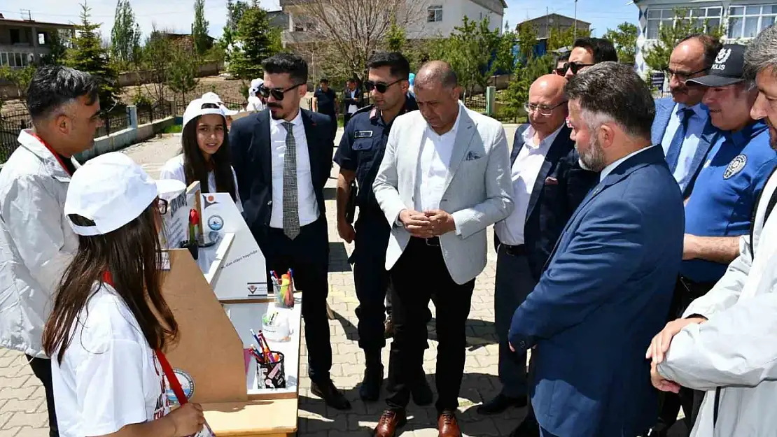 Tomarza'da öğrenciler, Bilim Fuarı'nda hünerlerini sergiledi