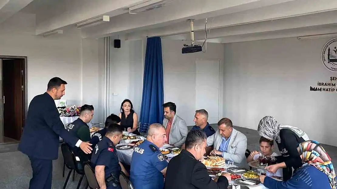 Tomarzalı şehidin ailesi isminin verildiği okulda ağırlandı