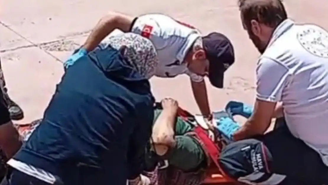 Traktör uçuruma yuvarlandı: 2'si ağır, 8 yaralı
