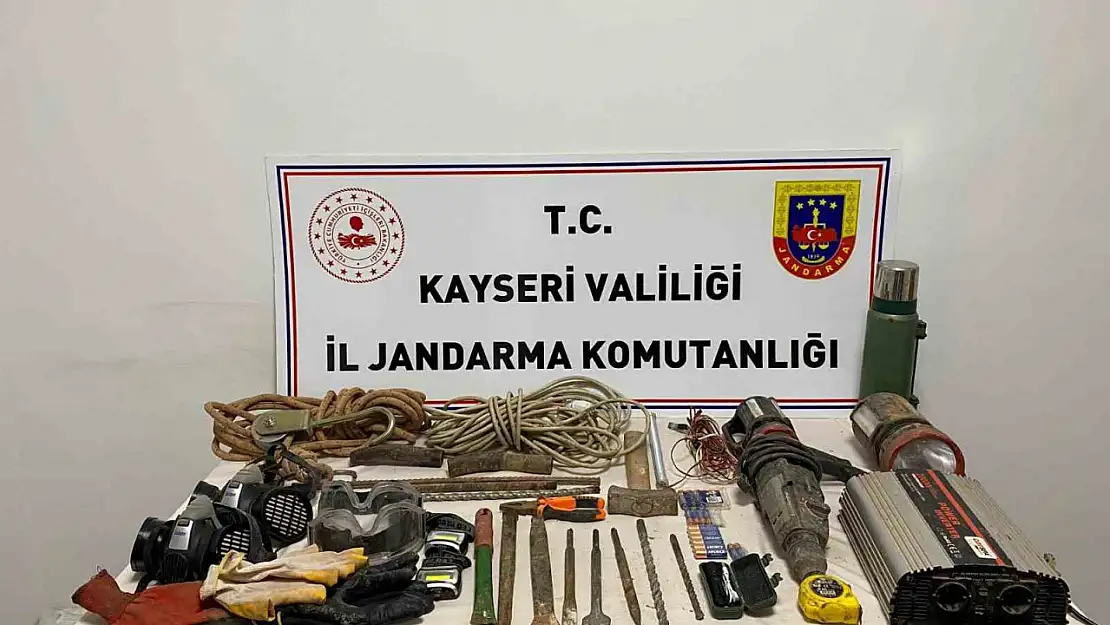 Tümülüste kaçak kazıya suçüstü