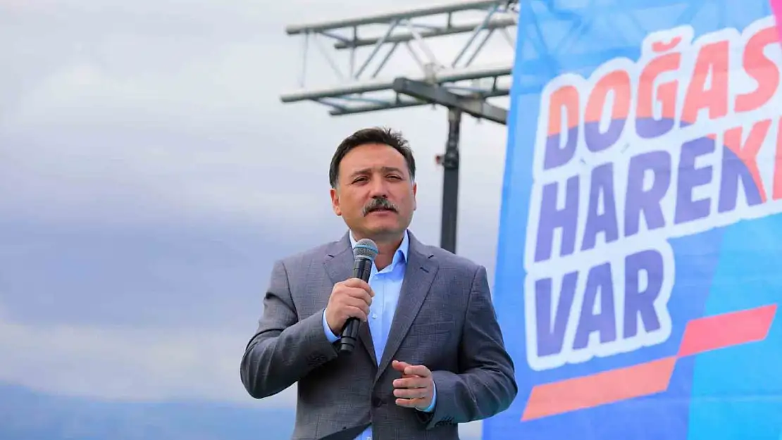 Vali Çiçek: 'Koruyucu aileler pırıl pırıl yavrularımızın geleceğe güvenle bakmaları, korkusuzca yaşamaları için bir sığınak ve liman'