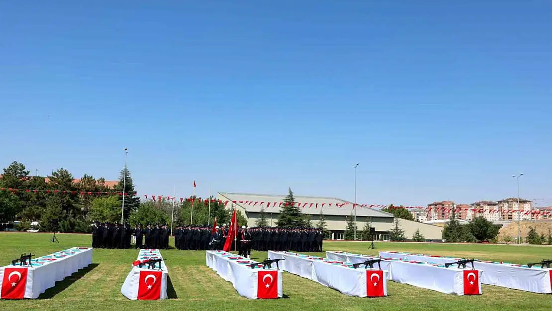 Vali Çiçek, 31'inci Dönem POMEM Mezuniyet Töreni'ne katıldı