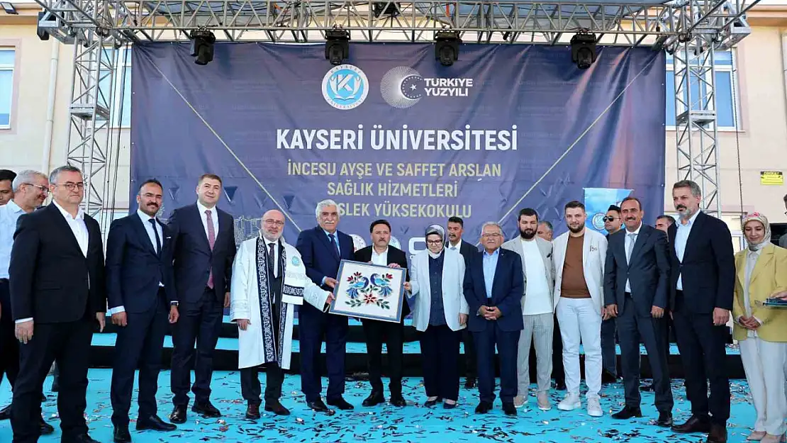 Vali Çicek, KAYÜ  Sağlık Hizmetleri MYO Mezuniyet Töreni'ne katıldı