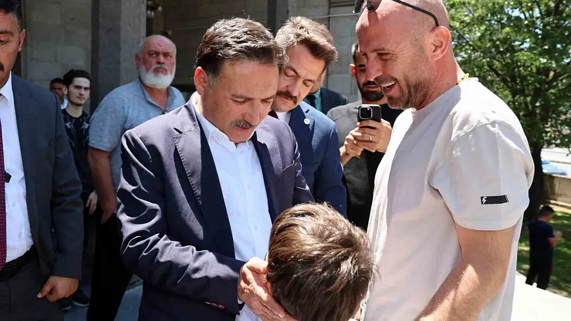 Vali Çiçek, mahalle ziyaretlerine devam ediyor