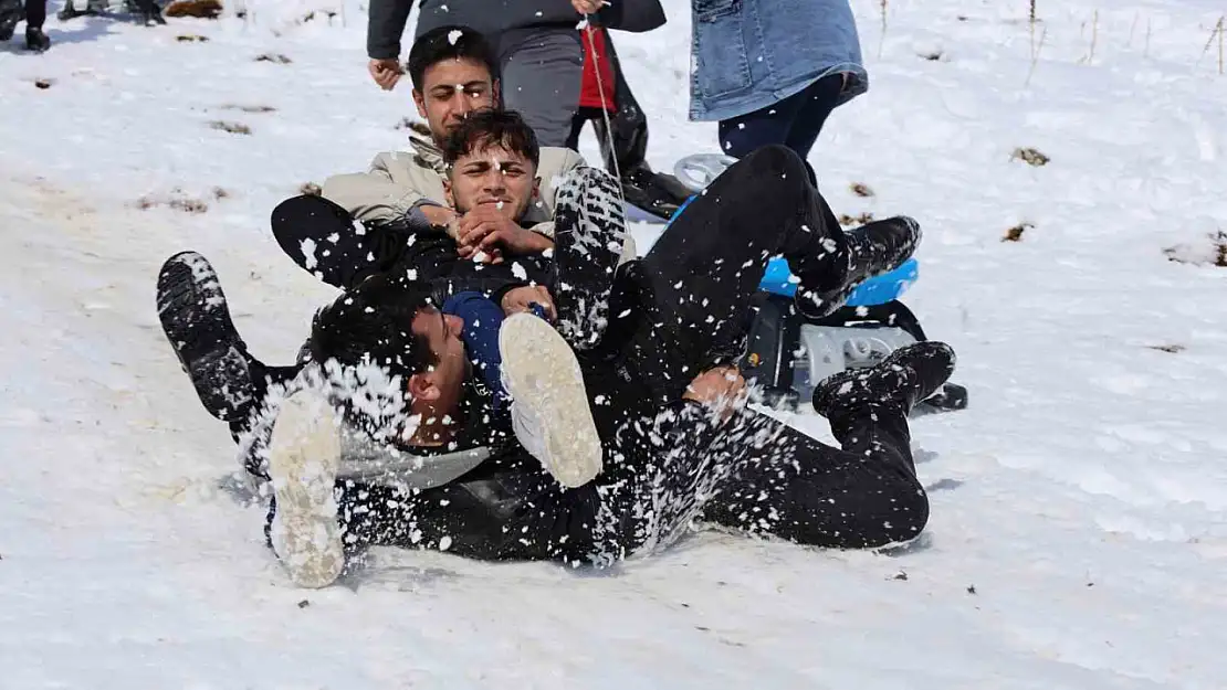 Yahyalı'da Kar Şenliği Coşkusu