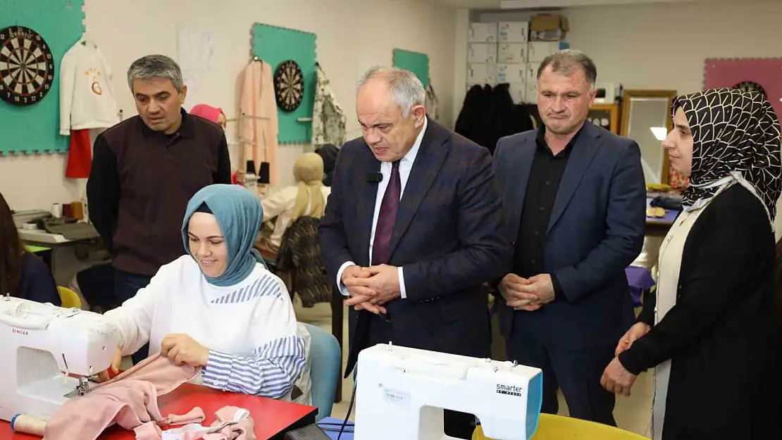 Yahyalı'da tekstil fabrikası için istihdam garantili kurs açıldı