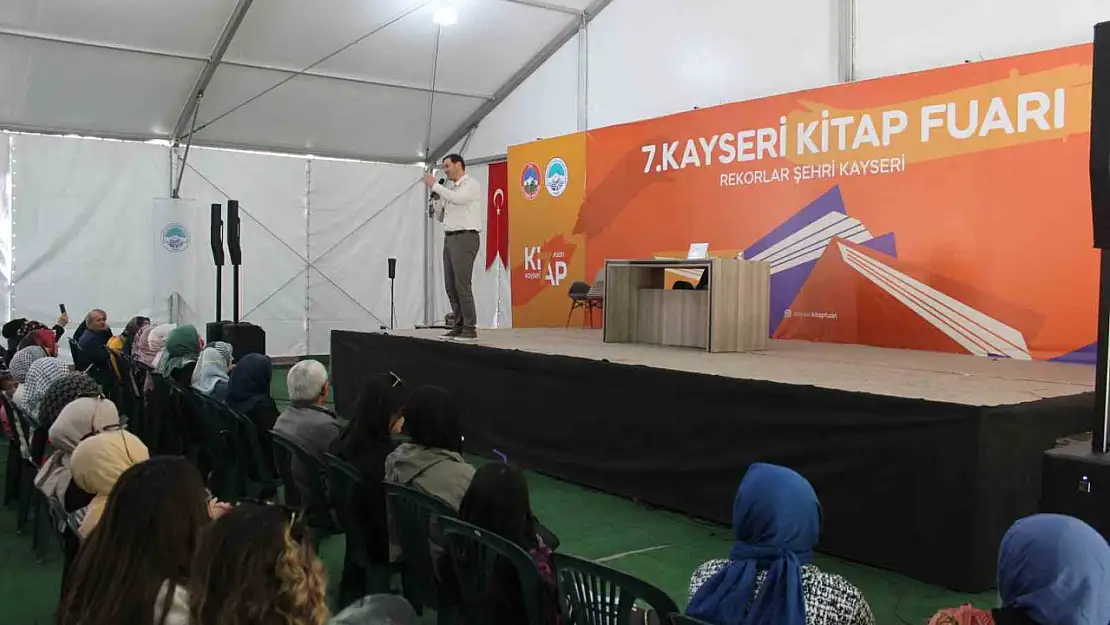 Yazar Efiloğlu: 'Kitap fuarlarını bir medeniyetin değişimi, dönüşümü olarak algılamak lazım'