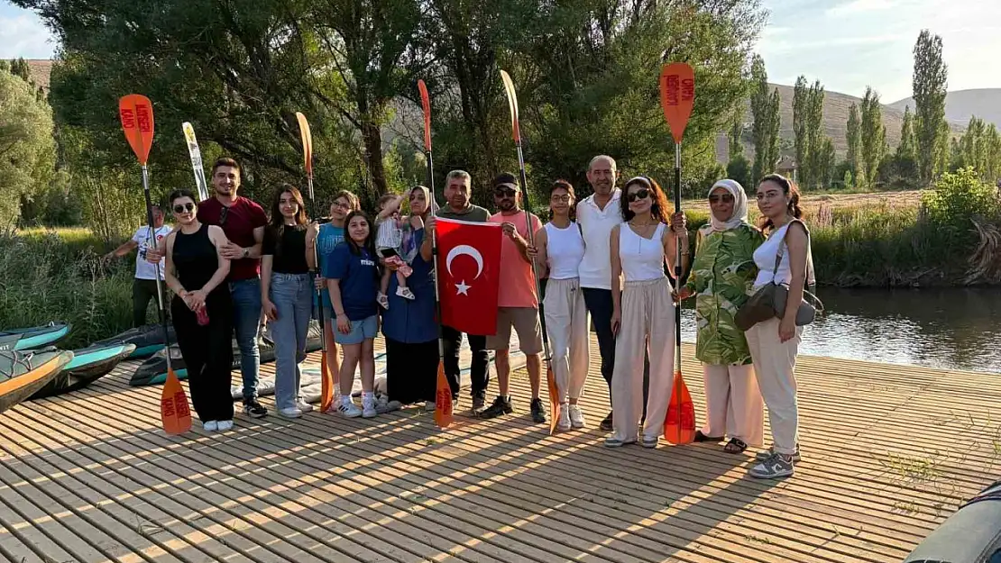 Zamantı Irmağı'nda şehit yakınları ve gaziler ücretsiz kanoya bindirildi