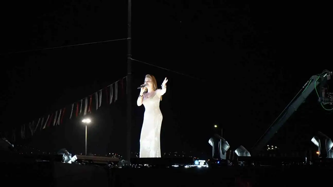 'Sivaslılar Günü'nde Ebru Yaşar rüzgarı