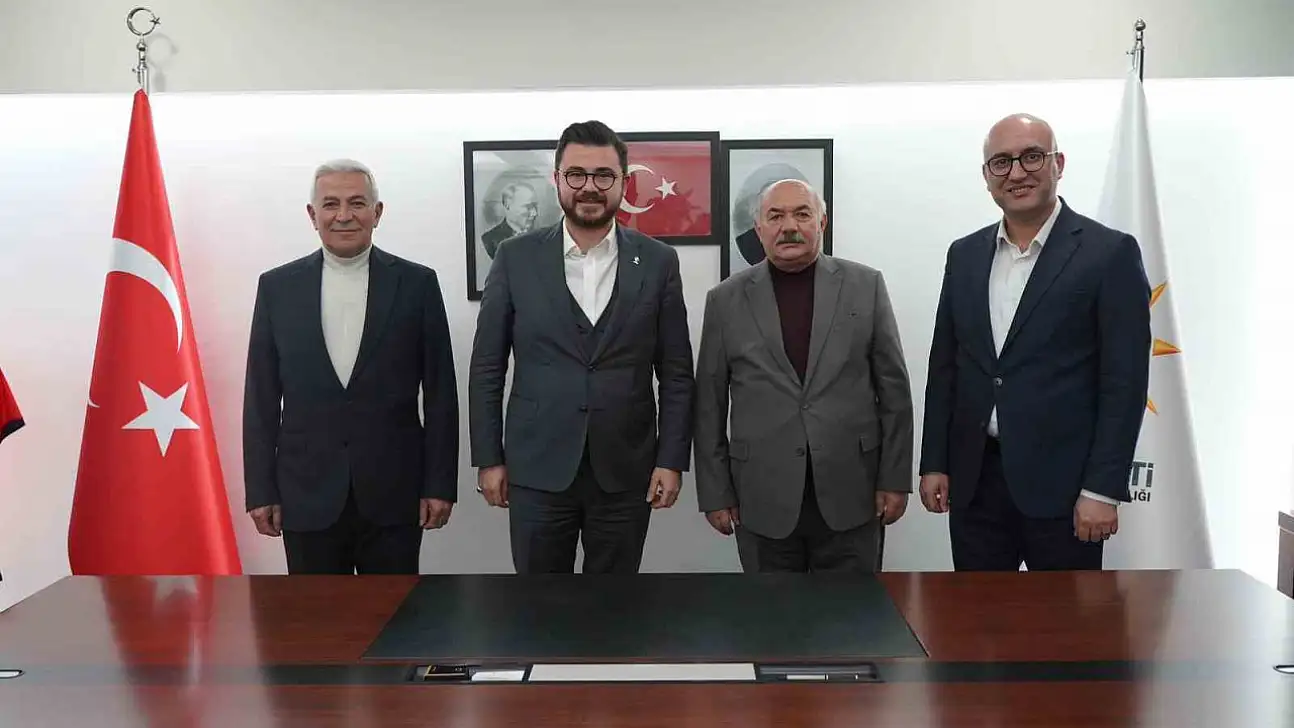 AK Parti'de 3 ilçe başkanı görevden alındı