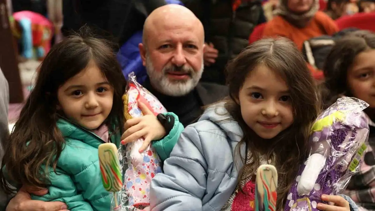 Başkan Çolakbayrakdar: 'En kıymetli hazinemiz çocuklarımızın gülümsemesidir'