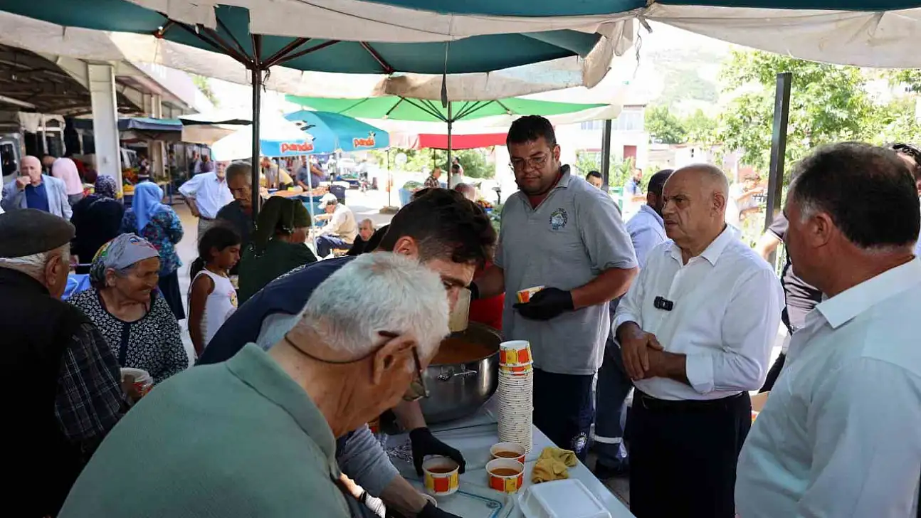 Başkan Öztürk kapalı pazar yerinde esnaf ve vatandaşlarla buluştu