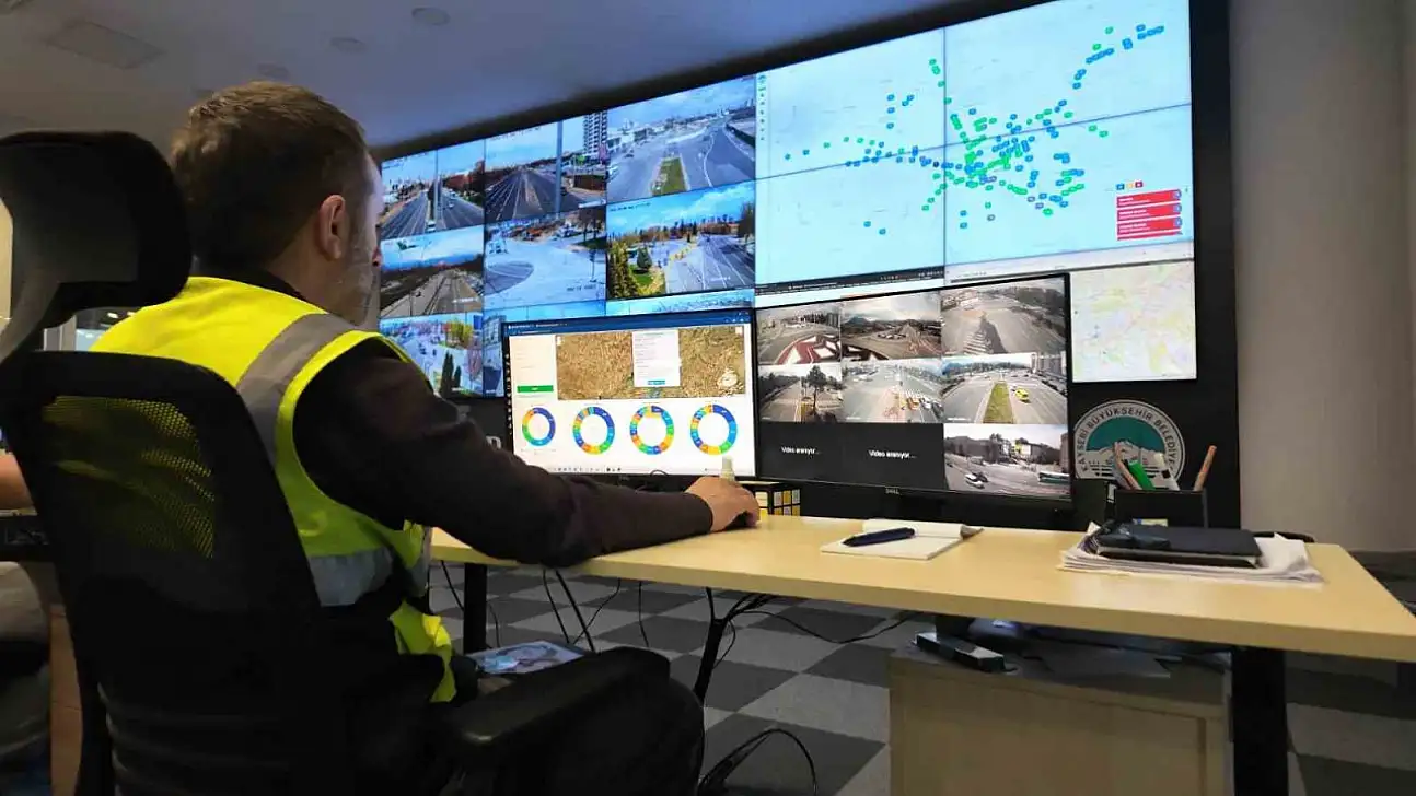 Büyükşehirden trafiğin kalbi 'Kartal'da akıllı sistemlerle 7/24 kesintisiz yönetim