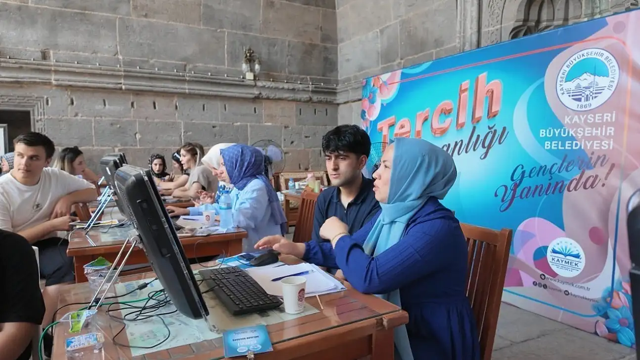 Kayseri Büyükşehir'in ücretsiz YKS tercih danışmanlığına yoğun ilgi: Gençlerden tam not