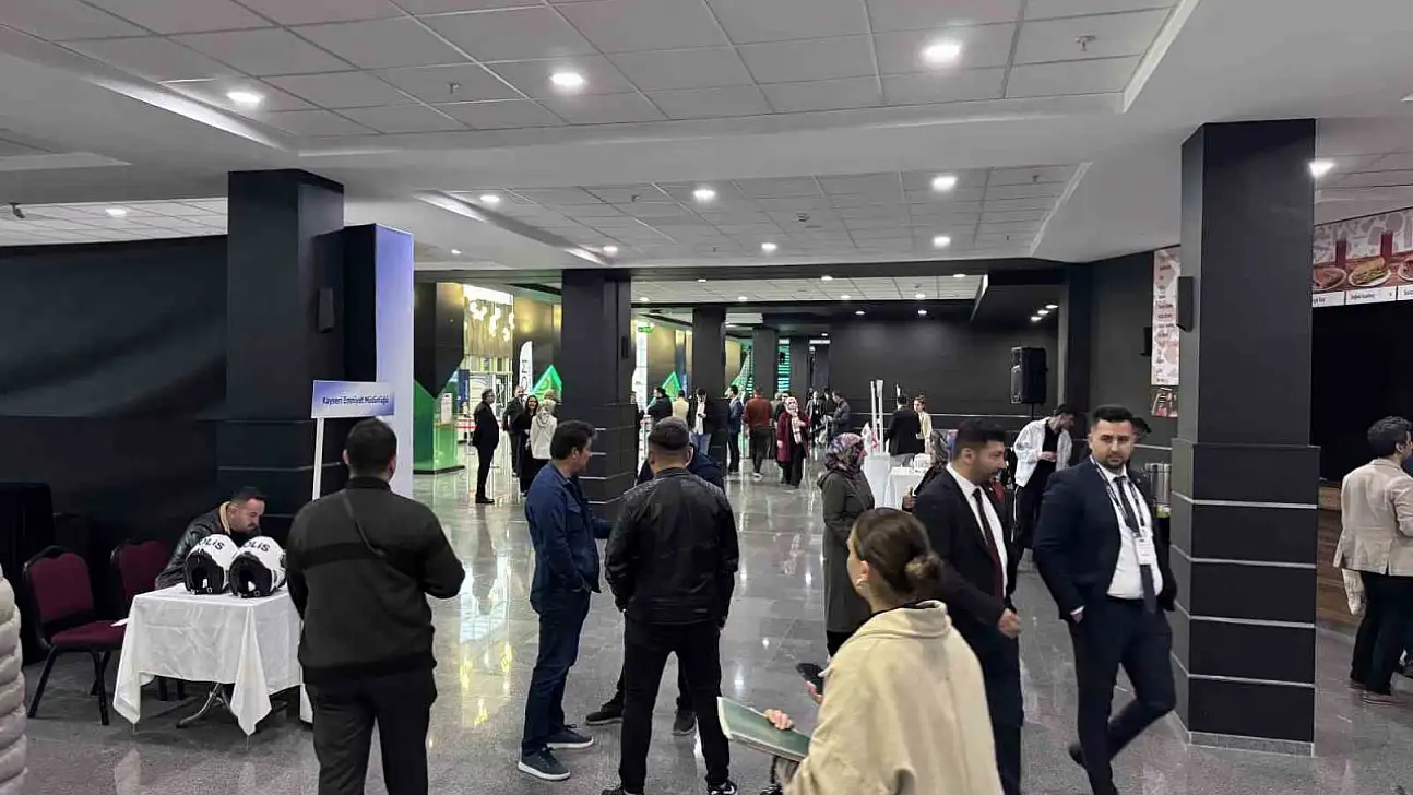 Kayseri'de bin 500 işsiz işverenle buluştu