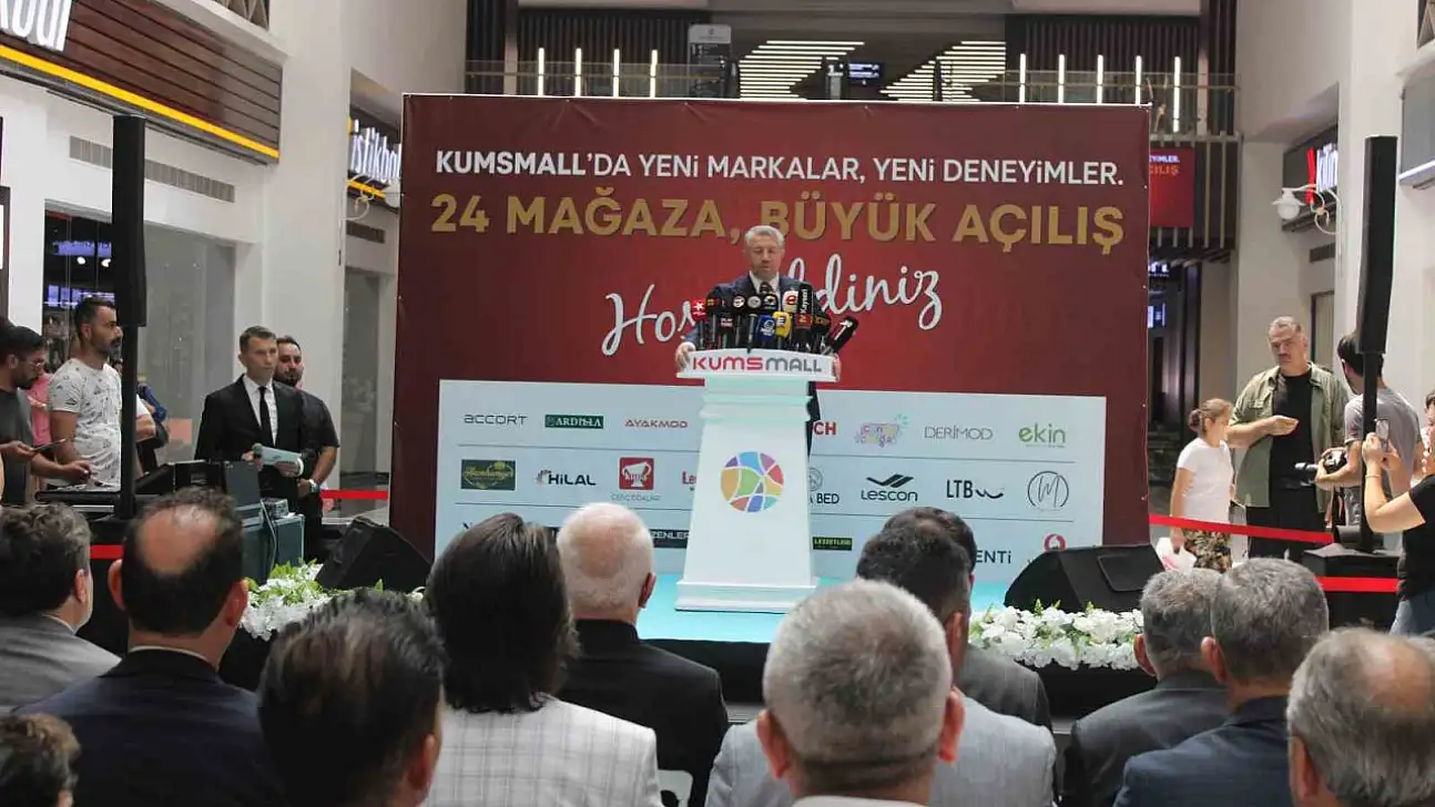 Kumsmall AVM'de 24 yeni mağaza açıldı