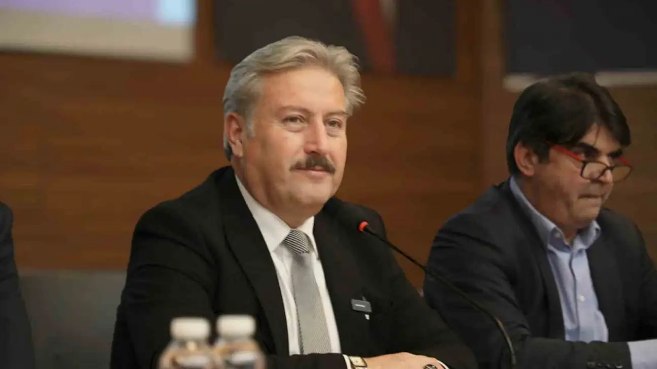 Melikgazi Belediyesi Aydınlıkevler'de yeni kentsel dönüşüm çalışması için butona bastı