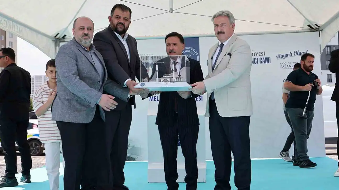 Melikgazi'de Osman-Fatma Fırıncı Cami ibadete açıldı