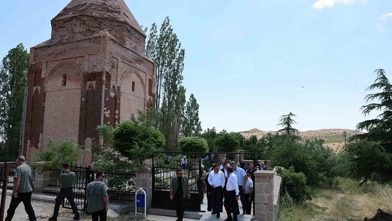 Melikgazi Türbesi Restorasyon ve Peyzaj Projesi için yerinde inceleme
