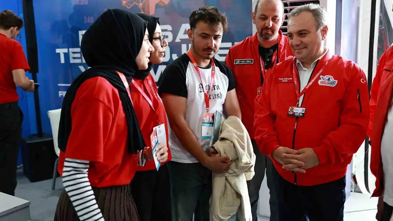 Rektör Altun, TEKNOFEST'te teknoloji tutkunları ile buluştu