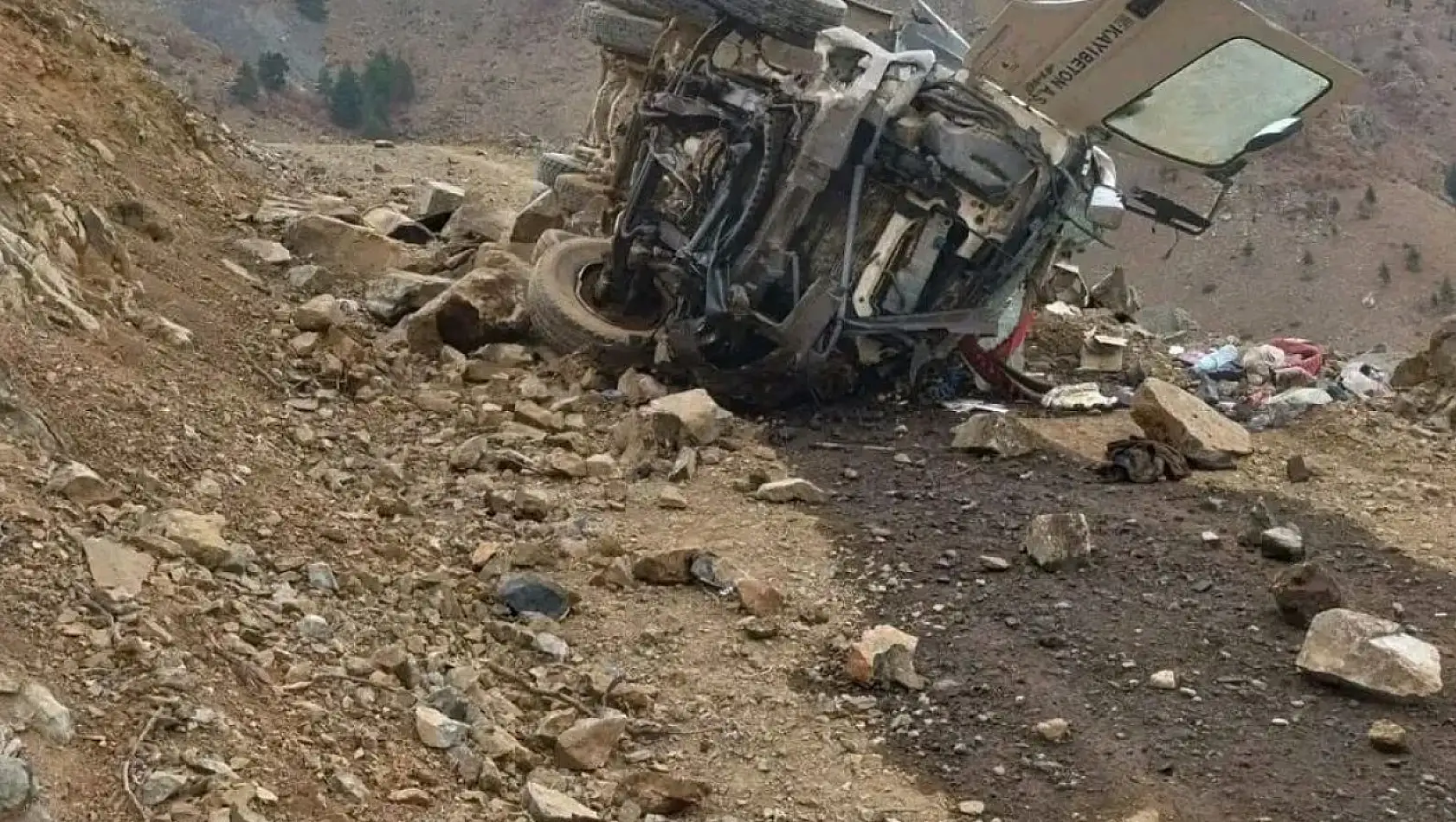 Beton mikseri yamaçtan yuvarlandı: 1 yaralı