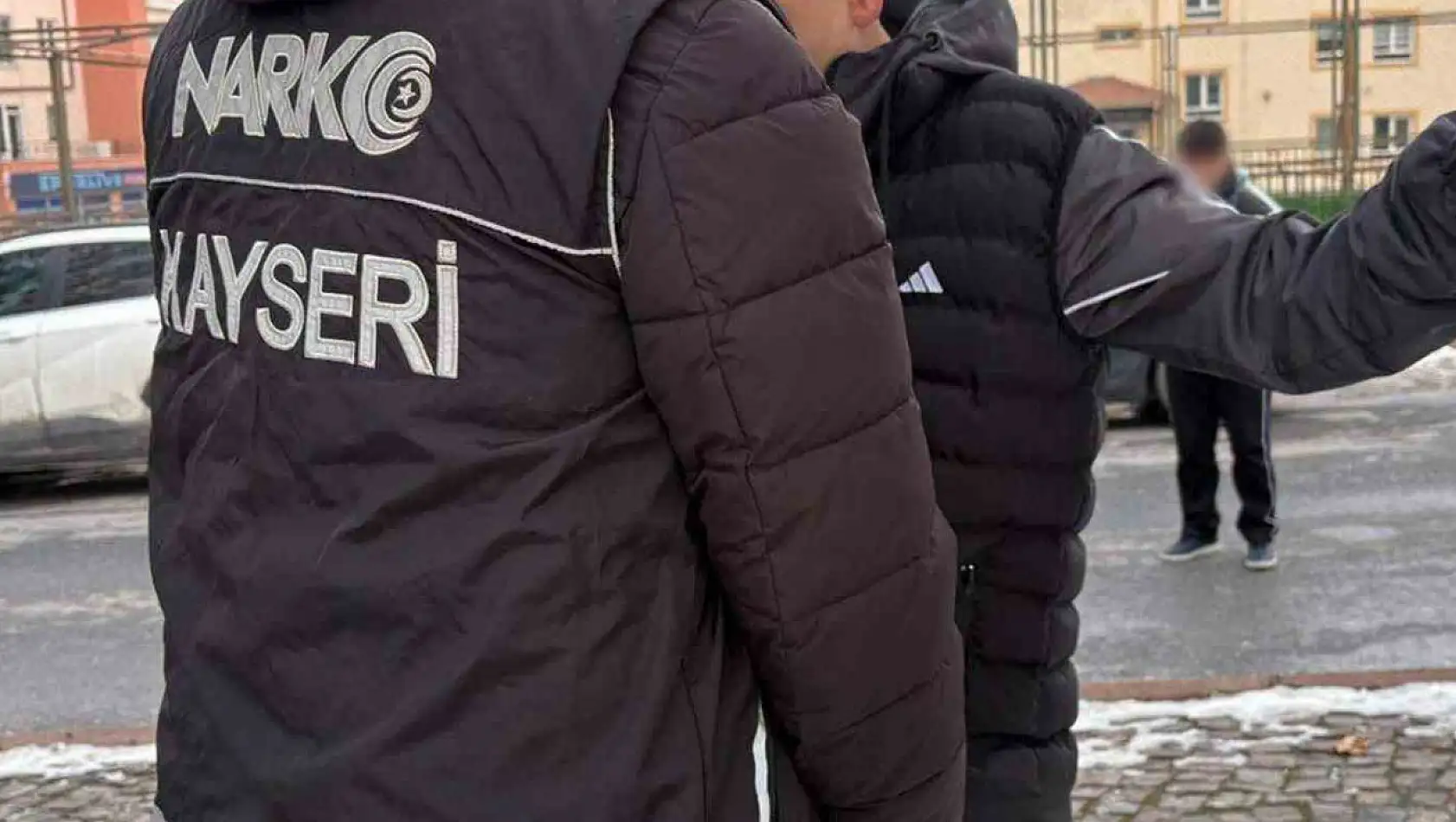 Kayseri'de okulla ilgisi olmayan 12 şahıs sorgulandı