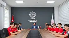 Başarılı milli cimnastikçilerden İl Müdürü Kabakcı'ya ziyaret