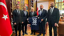 Erciyes 38 FK'dan MHP Genel Başkanı Devlet Bahçeli'ye forma hediyesi