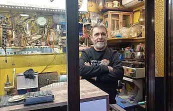 3 metrekarelik dükkanda 40 yıldır kuyum ustalığı yapıyor