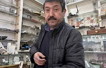 44 yıldır tarihi saatlere ince ayar veriyor