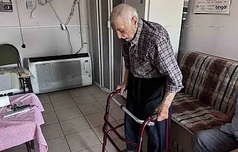 93 yaşında iş yerinde yaşıyor